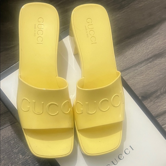 Gucci Women's Yellow Mules - Picture 2 of 4